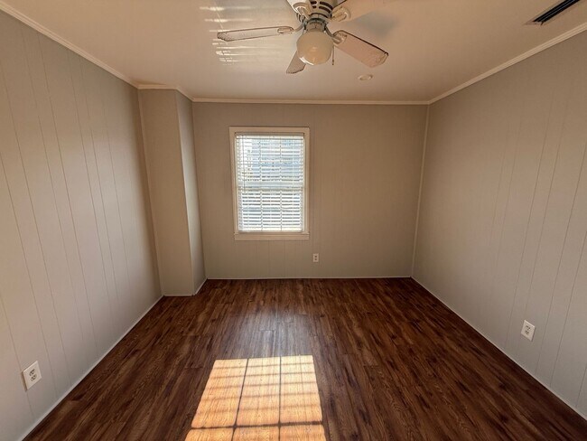 Building Photo - 602 Front St