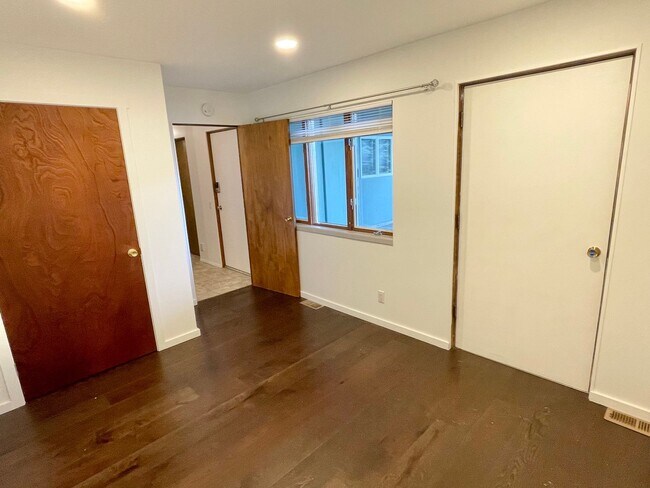Building Photo - 3030 NW 95th St