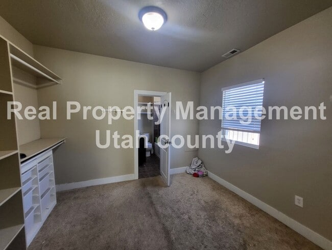 Building Photo - Pet Friendly Home in Provo