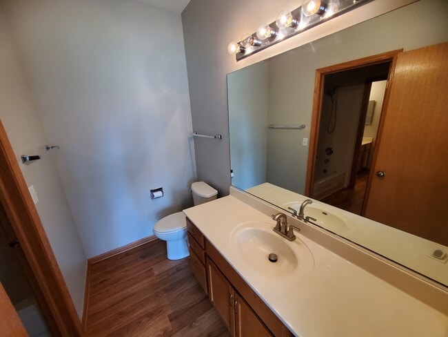 Building Photo - 13927 S Oakdale Cir