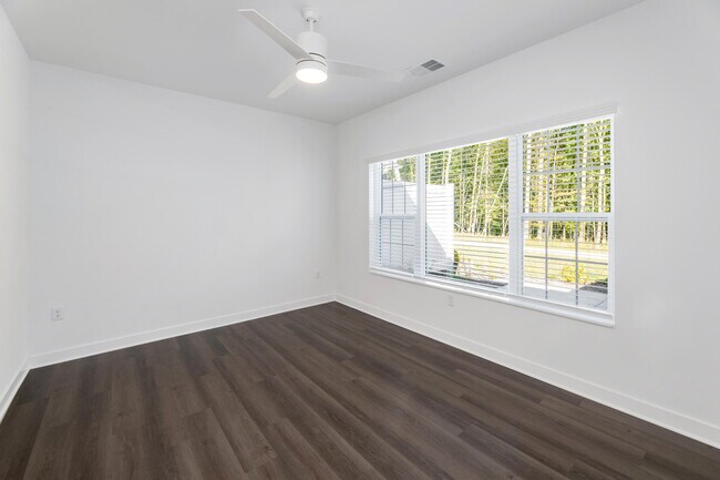 Building Photo - 1811 W Wysteria Ln