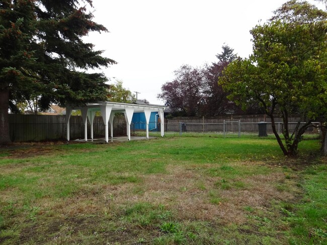 Building Photo - 3 bdrm, 1 bath home for $1995 Rent