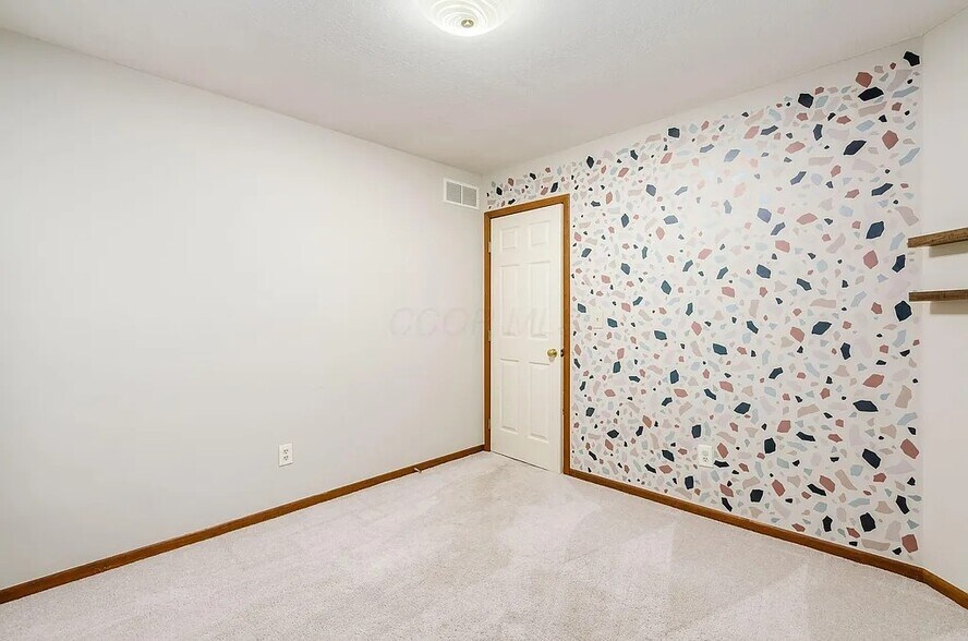 Building Photo - 6710 Bethany Dr