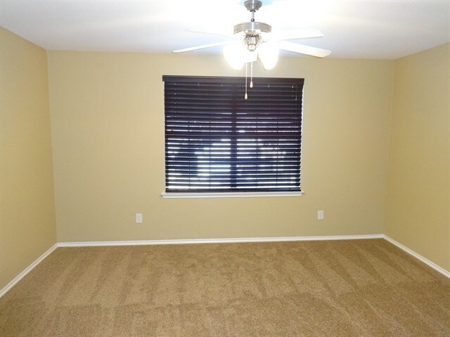 Building Photo - 6001 Melanie Dr