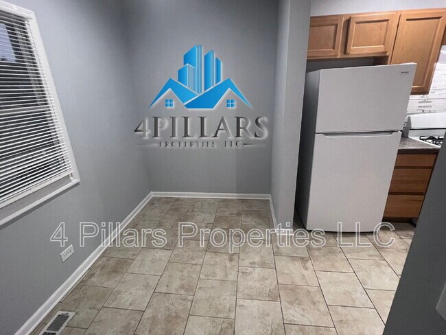 Building Photo - 403 Kenwood St