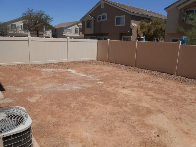 Building Photo - Beautiful Spacious Townhome in Gated Community