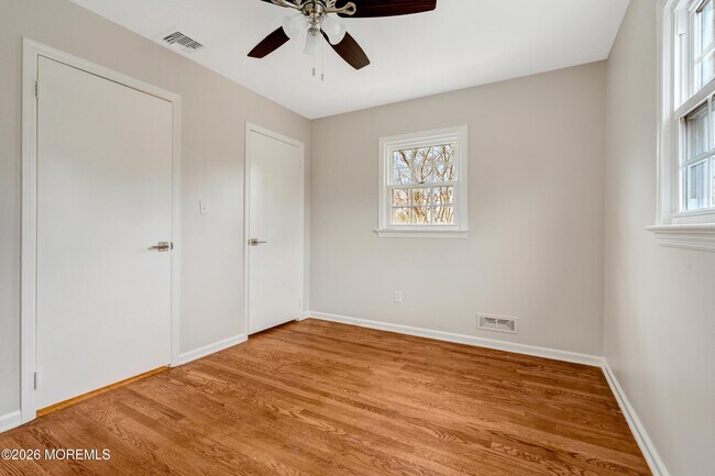 Building Photo - 429 Lake Ave