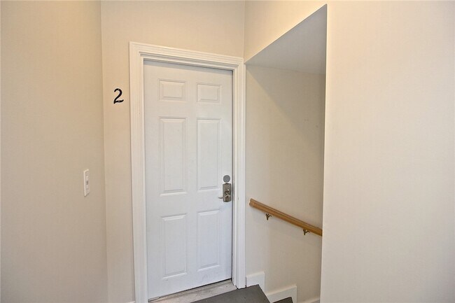 Building Photo - 668 Thames St