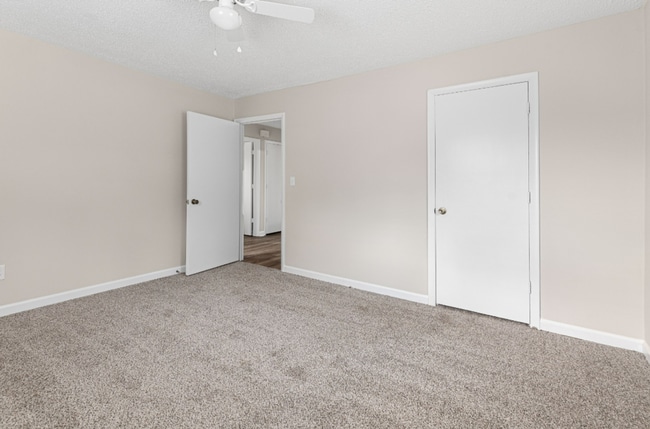 Building Photo - Adorable 2 BR duplex in the heart of Mboro!