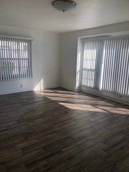 Primary Photo - 5707 San Vicente Blvd