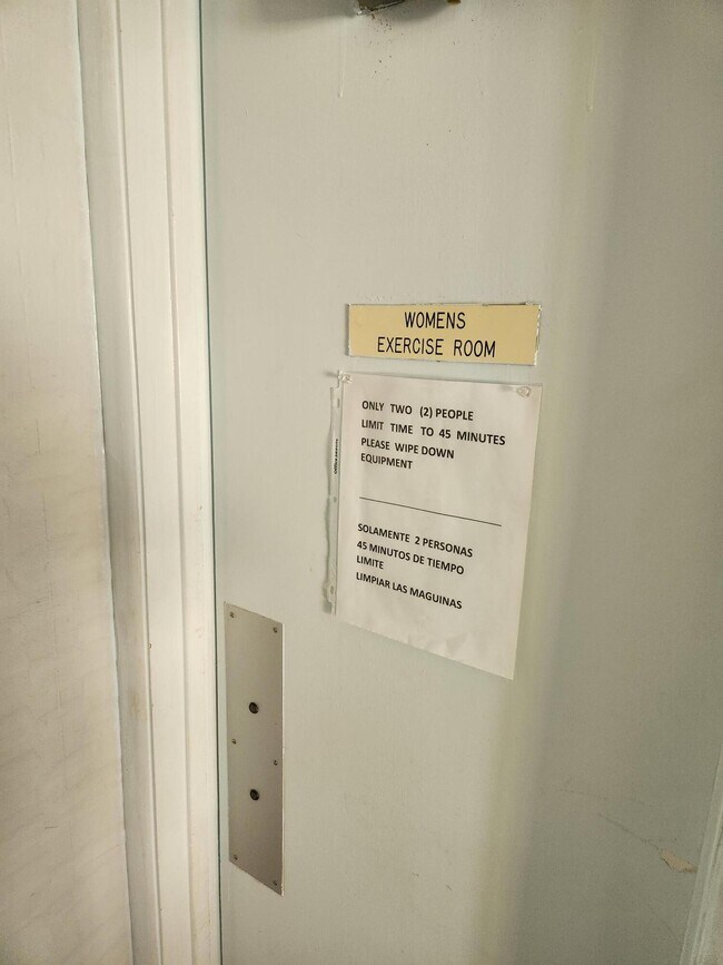 Building Photo - 600 Village Green Ct