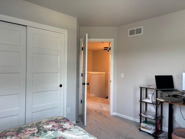 Building Photo - 631 Hillcrest Dr