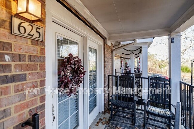 Building Photo - 1035 Barnett Shoals Rd