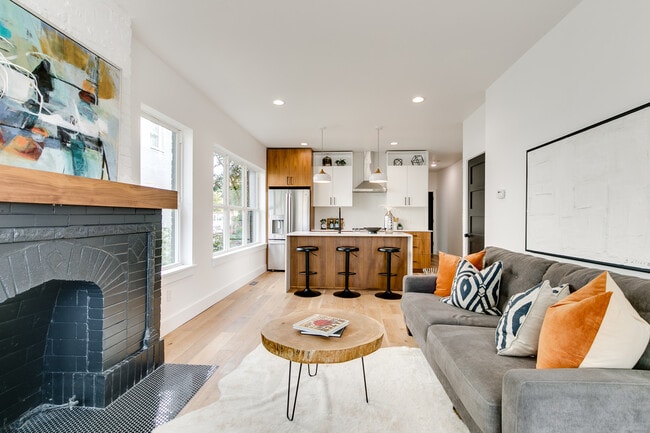 Modern Luxury - The Uptowns on 23rd