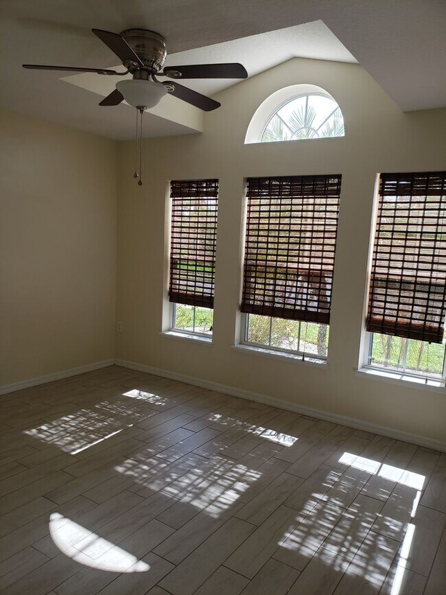 Building Photo - 2735 Suncoast Lakes Blvd