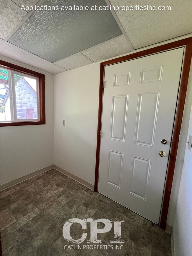 Building Photo - MOVE IN SPECIAL -  1/2 FIRST MONTHS RENT!!