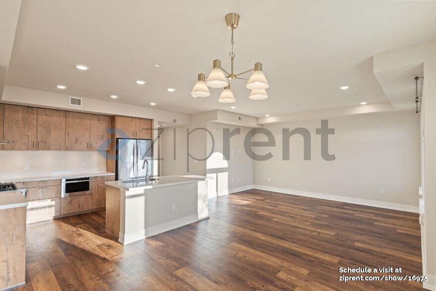 Primary Photo - 1048 Monroe St