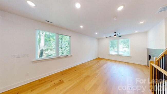 Building Photo - 156 Mattoon St