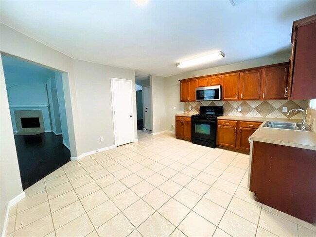 Building Photo - 2518 Hidden Park Ln