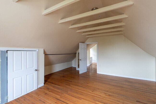 Building Photo - 204 Redmond St
