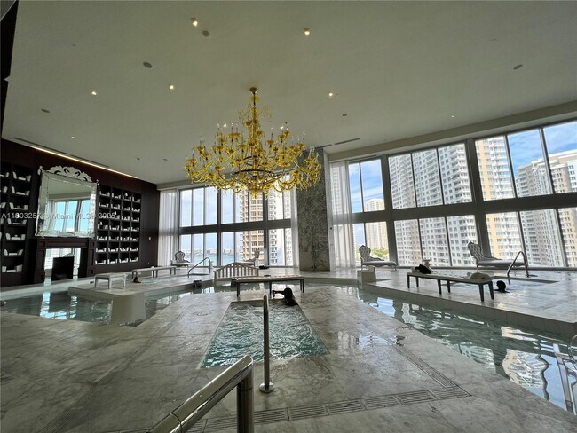 Building Photo - 495 Brickell Ave