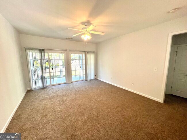 Building Photo - 164 Begonia Ct