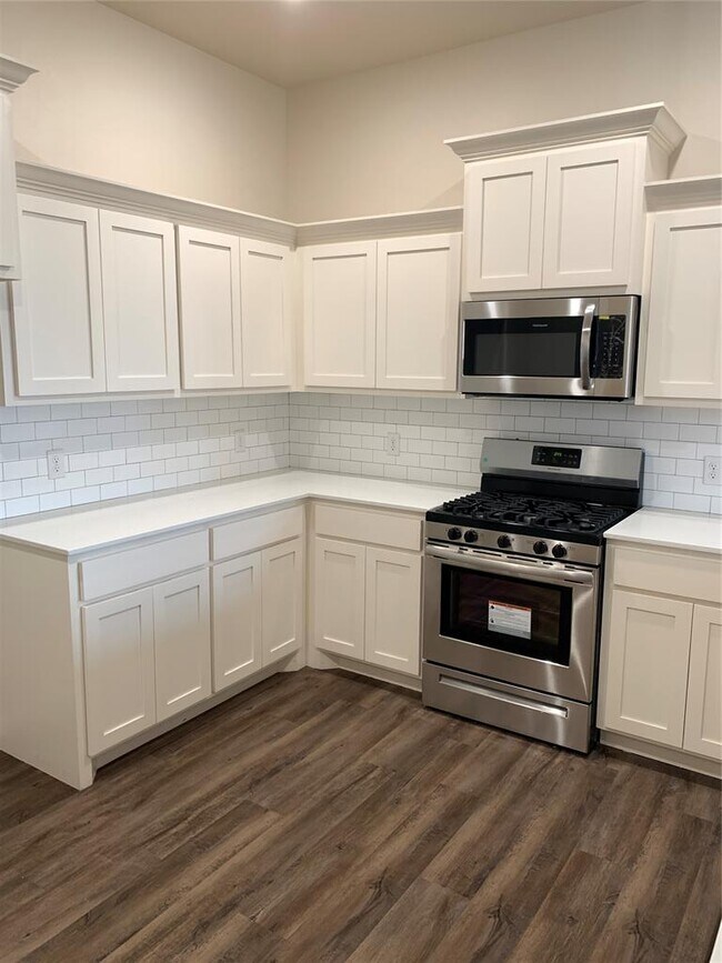 Building Photo - 3215 Enclave Pl