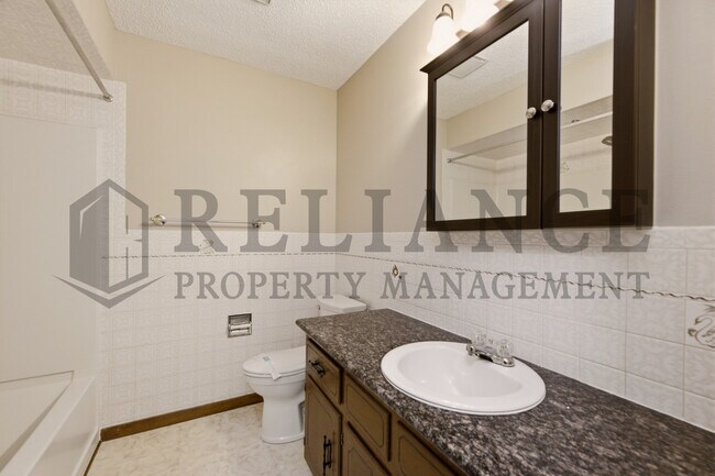Building Photo - 428 Peach Tree Ln
