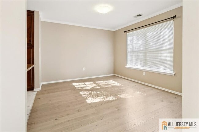 Building Photo - 10 Brookline Ct