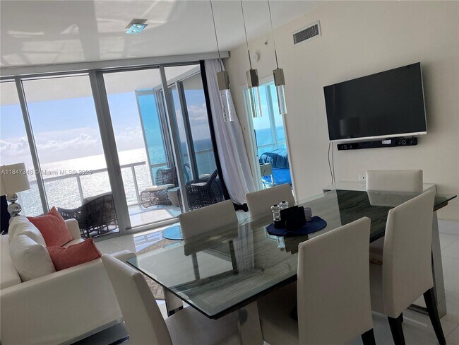 Building Photo - 17121 Collins Ave