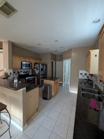 Building Photo - 4030 Harwood Dr