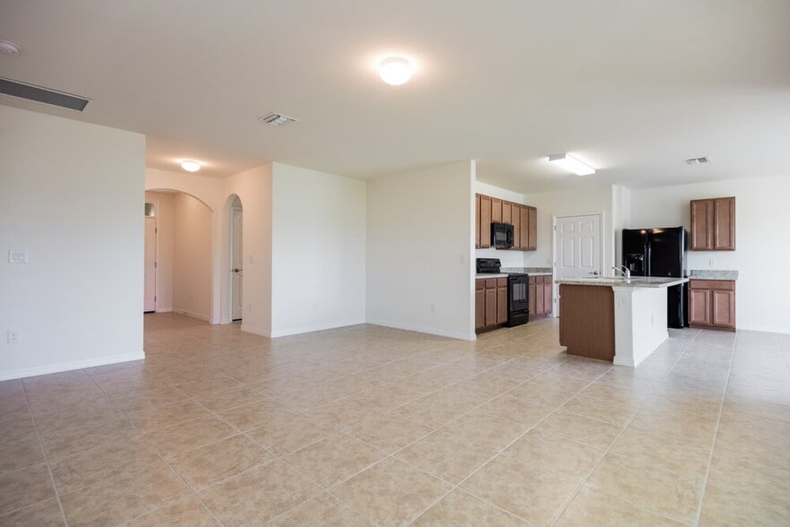Building Photo - 2520 SW 15th Pl