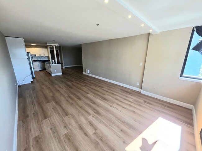 Building Photo - 555 Pierce St