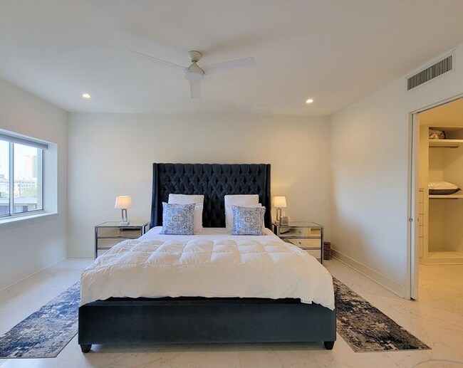 Building Photo - 2929 Buffalo Speedway