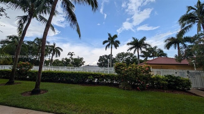 Building Photo - 213 E Forest Oak Cir