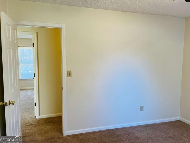 Building Photo - 155 Woodstream Dr