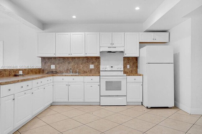 Building Photo - 2417 Pierce St