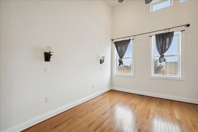 Building Photo - Pet Friendly Luxury DC TH - 3 bed +  3.5 B...