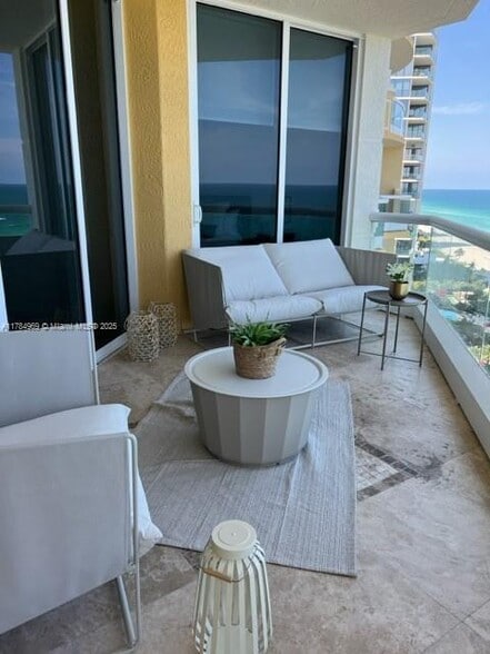 Building Photo - 17875 Collins Ave