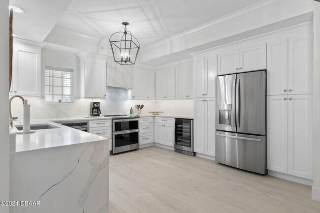Building Photo - 102 Yacht Harbor Dr