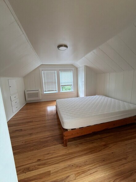 Building Photo - 50 Lyng St