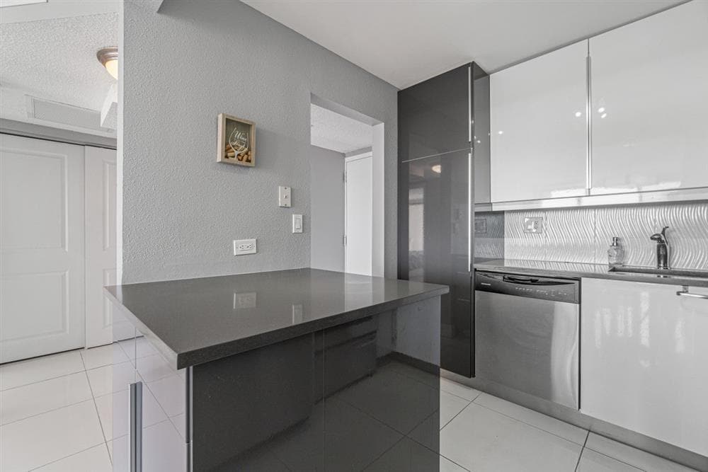 Building Photo - 1830 Embassy Dr