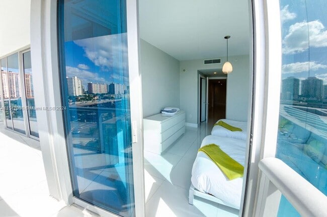 Building Photo - 17001 Collins Ave