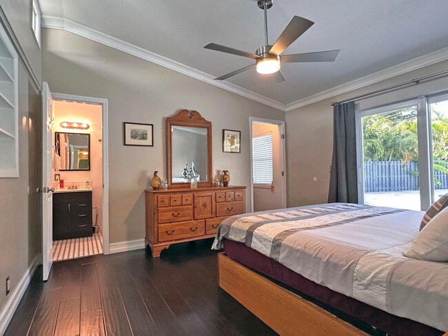 Building Photo - 525 NE 27th St