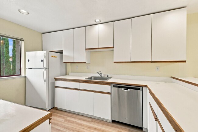 Building Photo - 4159 El Camino Way