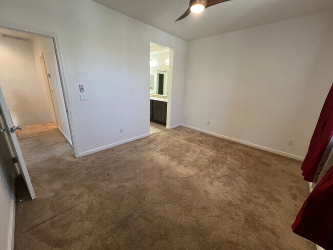 Building Photo - $4295-Beautiful Tri-level 3 Bed/2.5 Ba Townhome in Hampton Park/North San Jose