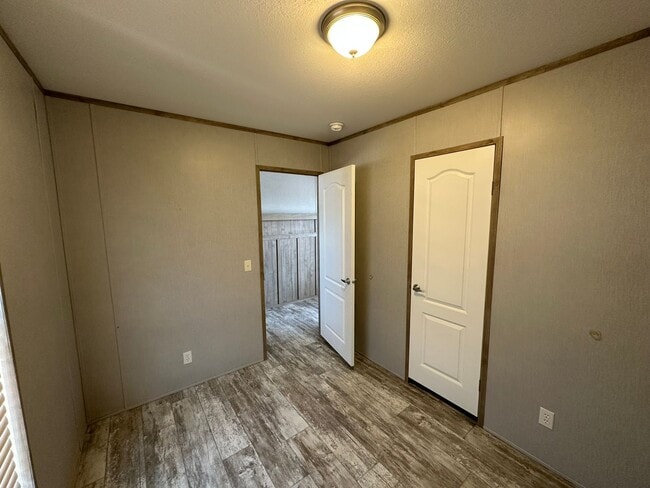 Building Photo - 3 Bed 2 Bath Home