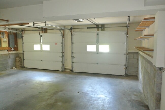 Building Photo - 302 Westwood Rd