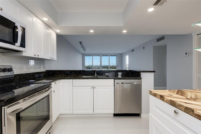 Building Photo - 3090 N Course Dr