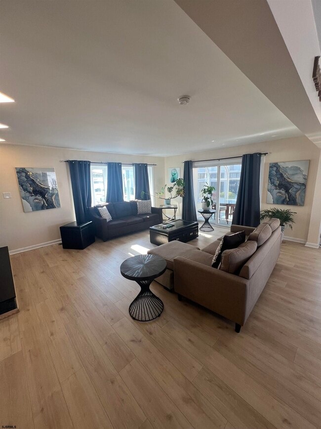 Building Photo - 239 N Derby Ave